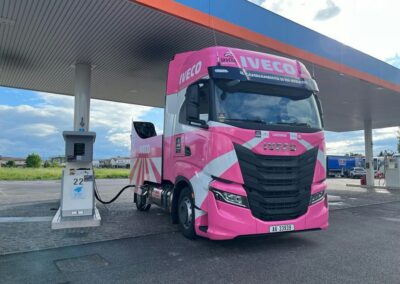 IVECO S-WAY Giro D'Italia in rifornimento