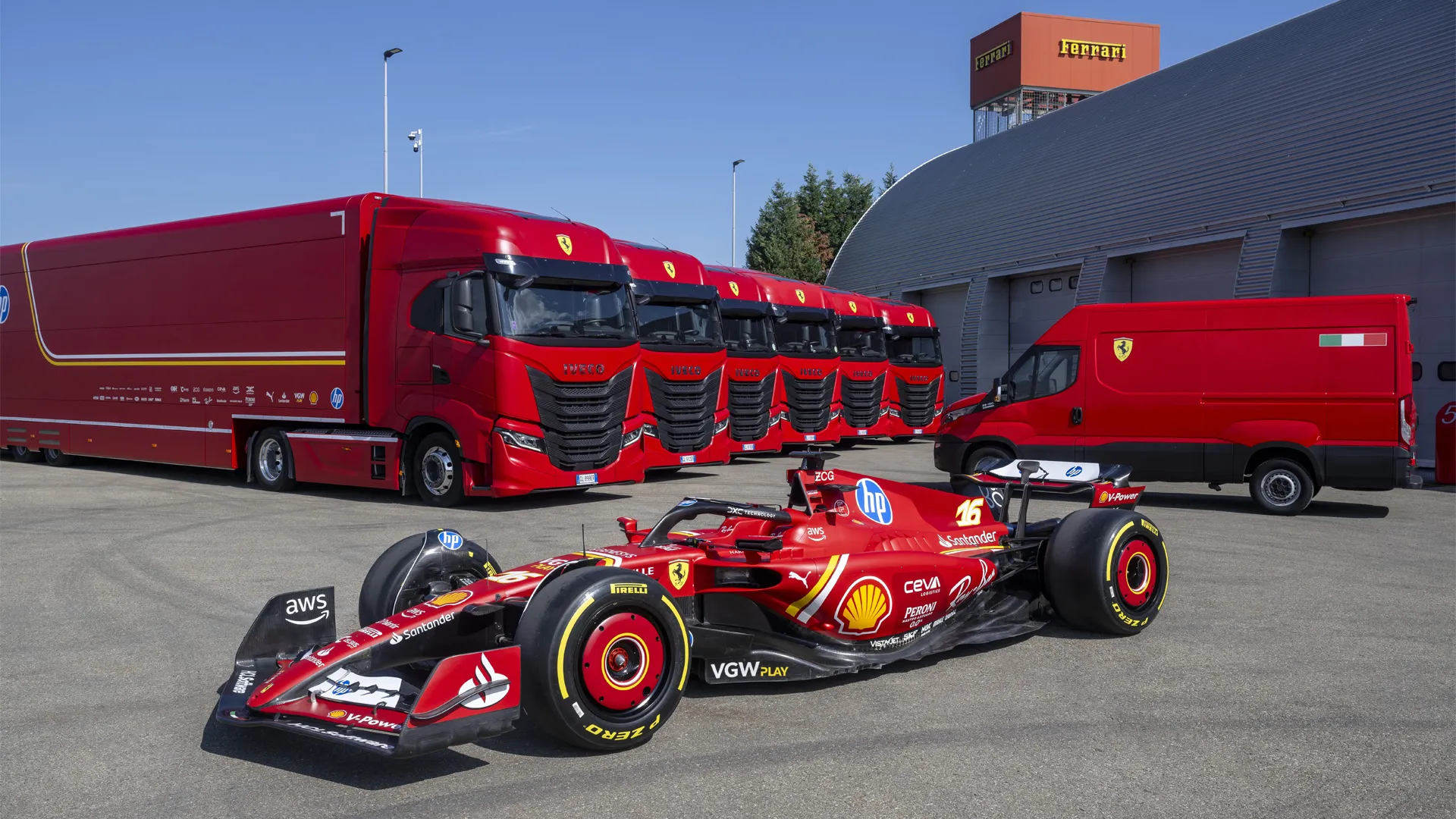 IVECO consegna Scuderia Ferrari HP: 16 veicoli commerciali leggeri e pesanti